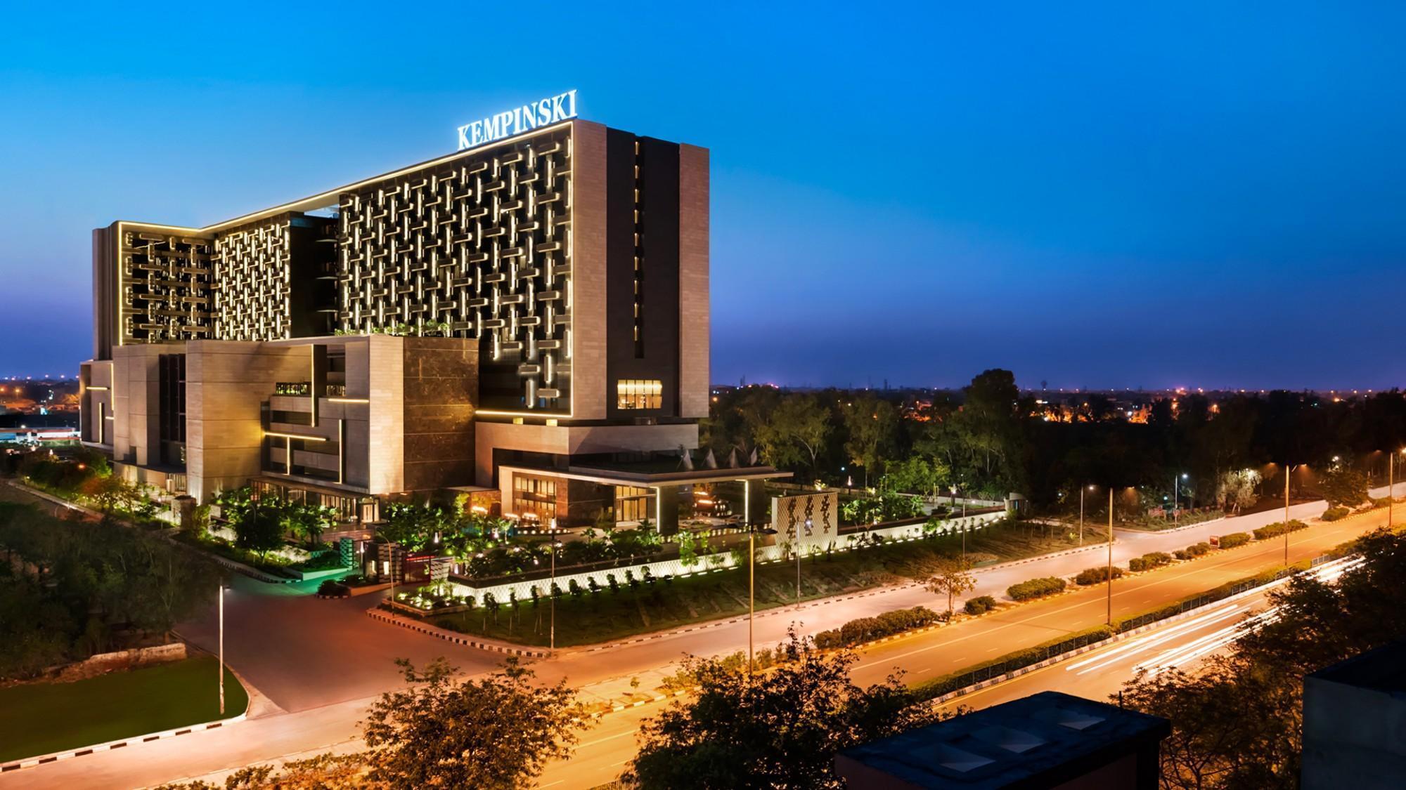 Hotel The Leela Ambience Convention Delhi